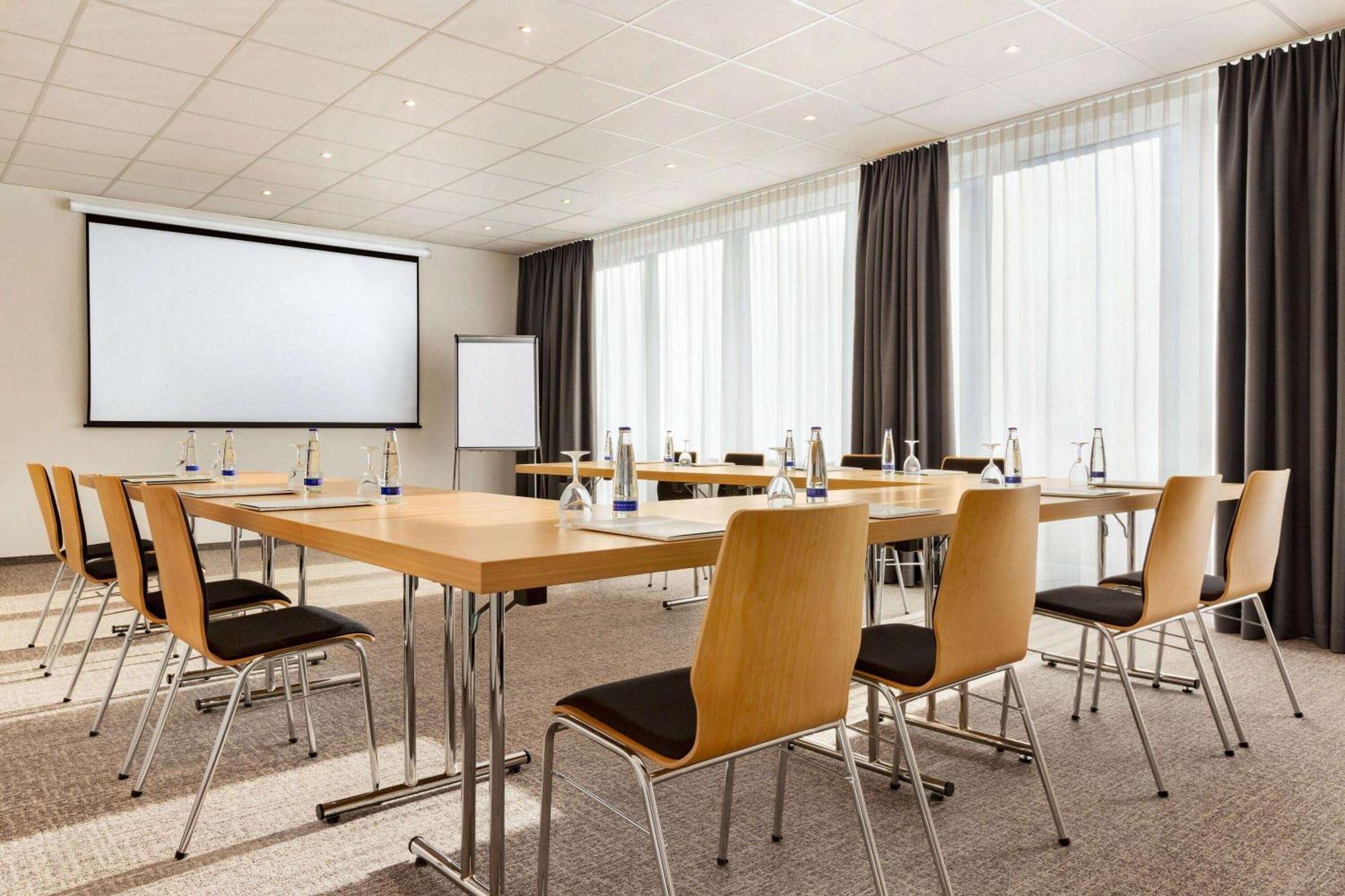 Wyndham Garden Munich Messe Hotel Exterior photo Meeting room