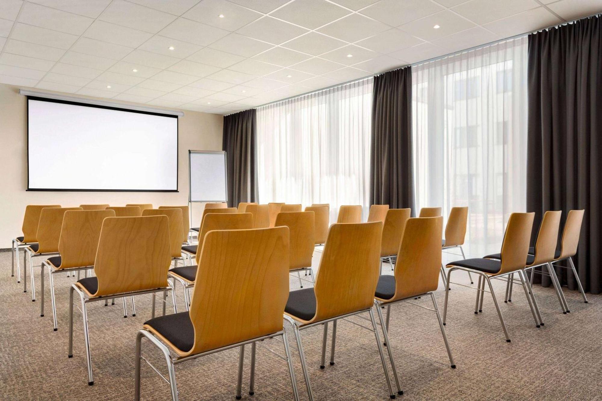 Wyndham Garden Munich Messe Hotel Exterior photo Meeting room