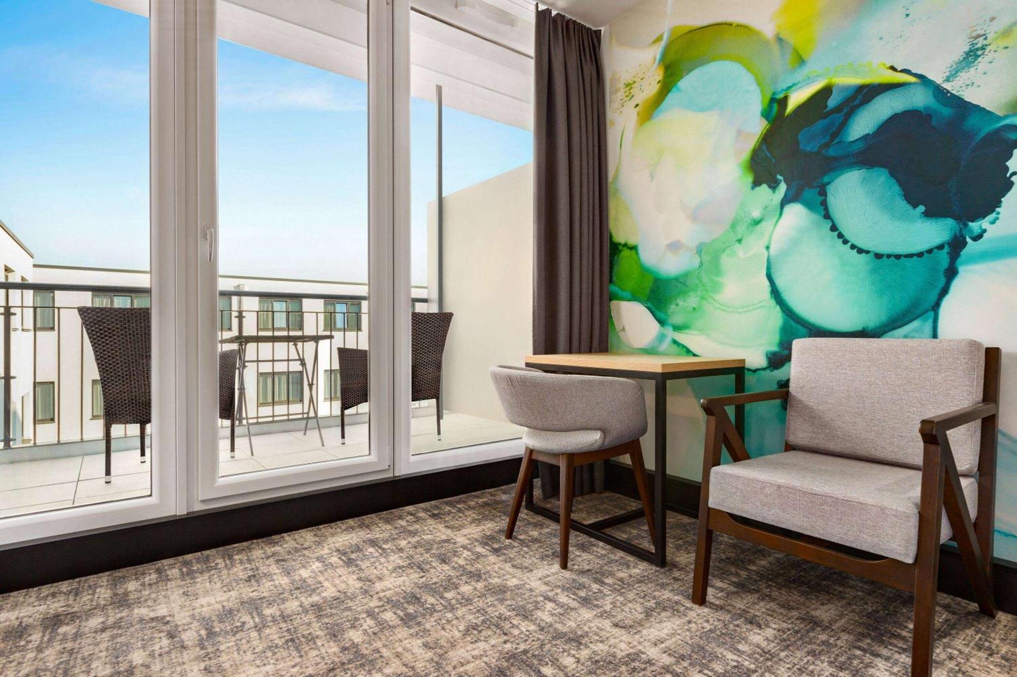 Wyndham Garden Munich Messe Hotel Exterior photo "The view from my balcony is amazing."