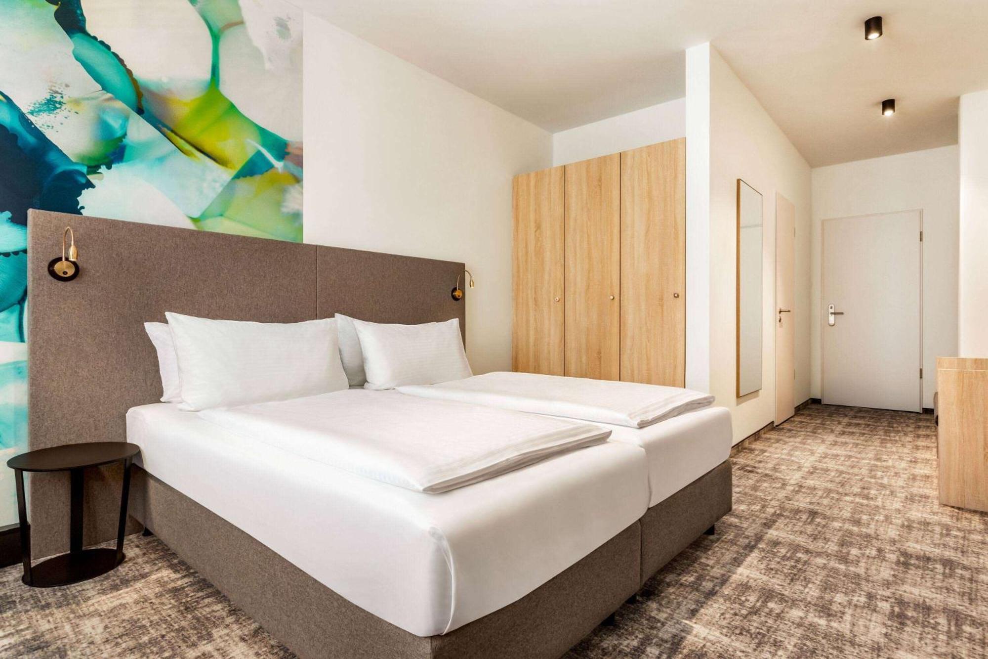 Wyndham Garden Munich Messe Hotel Exterior photo Room in the hotel