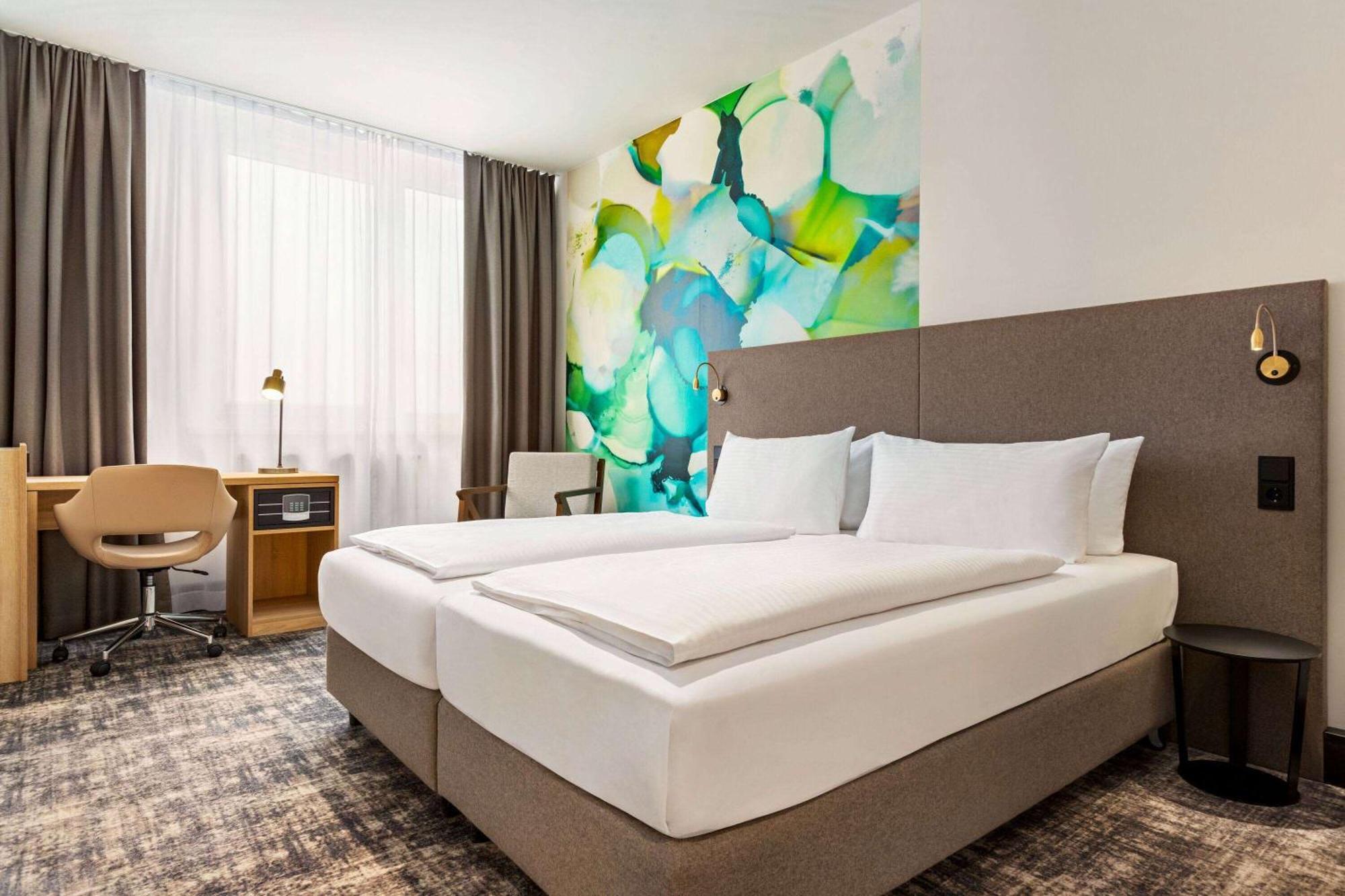 Wyndham Garden Munich Messe Hotel Exterior photo Room interior