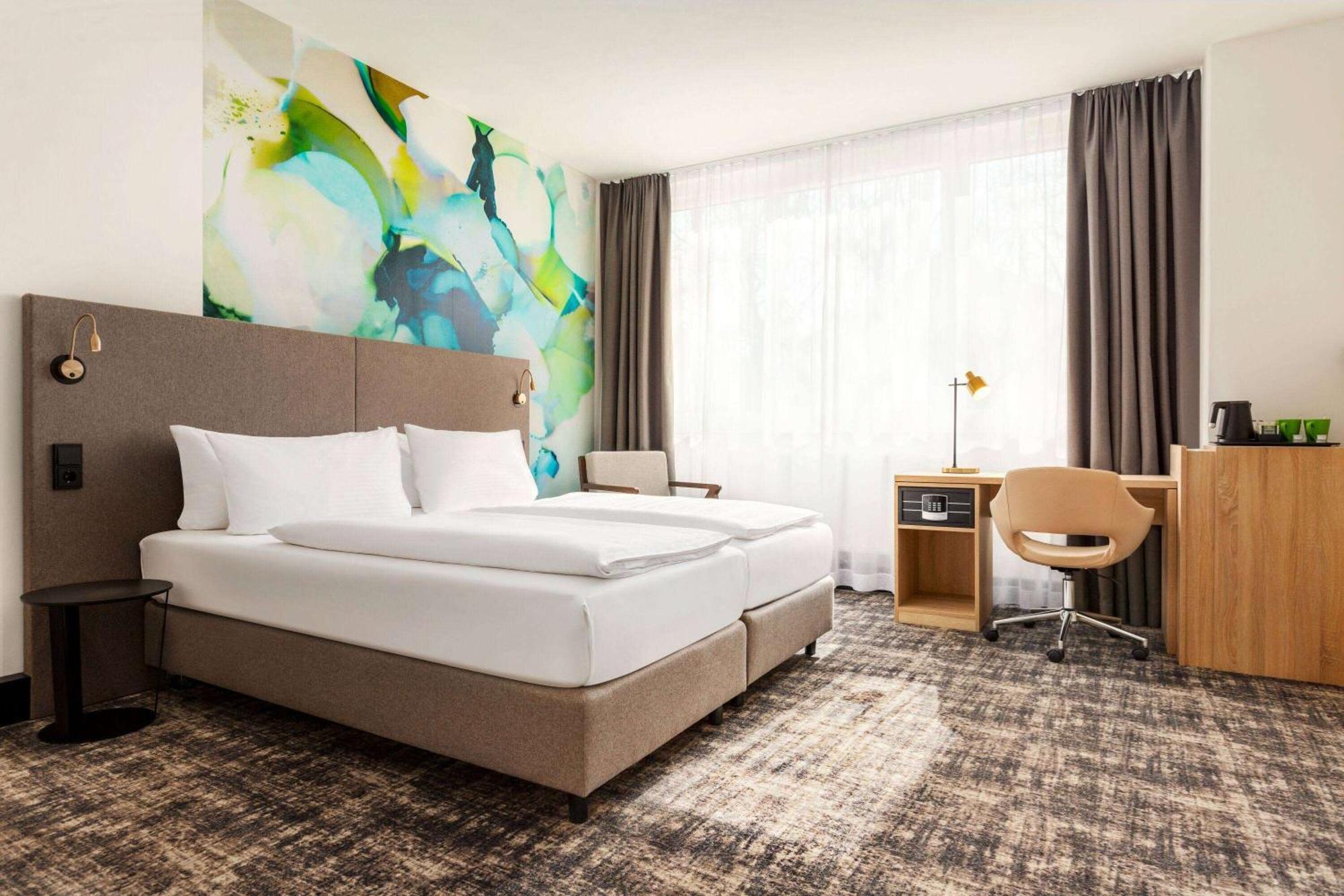 Wyndham Garden Munich Messe Hotel Exterior photo Room interior
